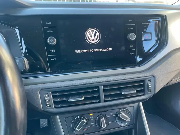 Volkswagen Polo 2018 - 10000 EUR, 175000 km - AUTO.MOTO.pt - 175000km - foto 2 de 13