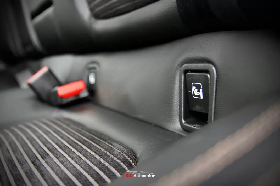 Renault Talisman Sport Tourer 2016 - 14750 EUR, 104000 km - AUTO.MOTO.pt - 104000km - foto 21 de 46