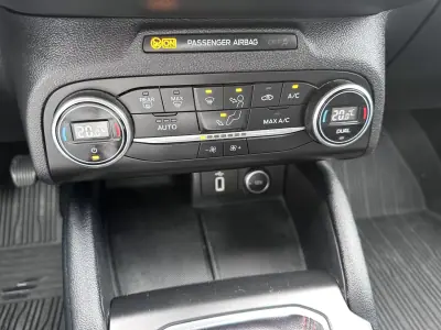 Ford Focus 2018 - 10900 EUR, 100000 km - AUTO.MOTO.pt - 100000km - foto 32 de 56