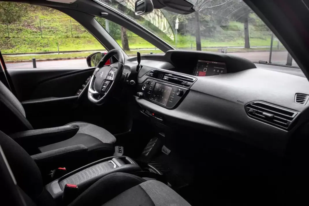 Citroën Grand C4 Spacetourer 2019 - 10900 EUR, 259898 km - AUTO.MOTO.pt - 259898km - foto 13 de 30