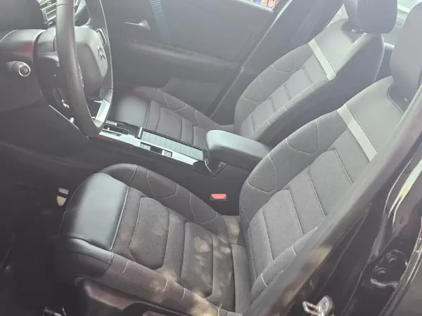 Citroën e-C4 2023 - 20999 EUR, 37000 km - AUTO.MOTO.pt - 37000km - foto 10 de 22