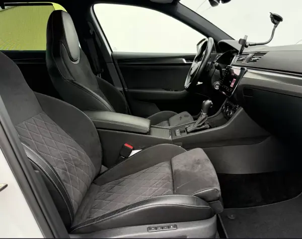 Skoda Superb 2020 - 21900 EUR, 89983 km - AUTO.MOTO.pt - 89983km - foto 3 de 5