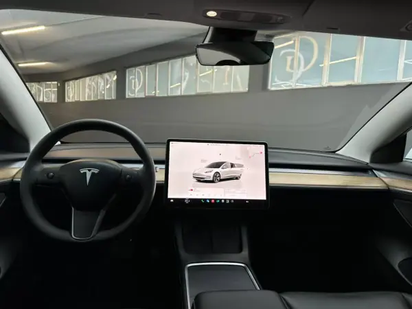 Tesla Model 3 2023 - 33500 EUR, 55603 km - AUTO.MOTO.pt - 55603km - foto 9 de 10