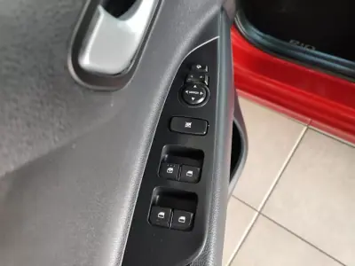 Kia Rio 2019 - 12500 EUR, 66000 km - AUTO.MOTO.pt - 66000km - foto 21 de 36