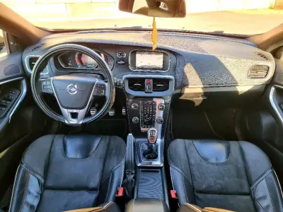 Volvo V40 2013 - 11900 EUR, 239500 km - AUTO.MOTO.pt - 239500km - foto 7 de 8
