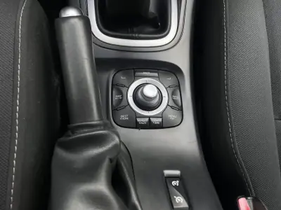 Renault Mégane 2011 - 7500 EUR, 272530 km - AUTO.MOTO.pt - 272530km - foto 22 de 27
