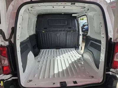Citroën BERLINGO 3 LUGARES 2020 - 10750 EUR, 154000 km - AUTO.MOTO.pt - 154000km - foto 12 de 14