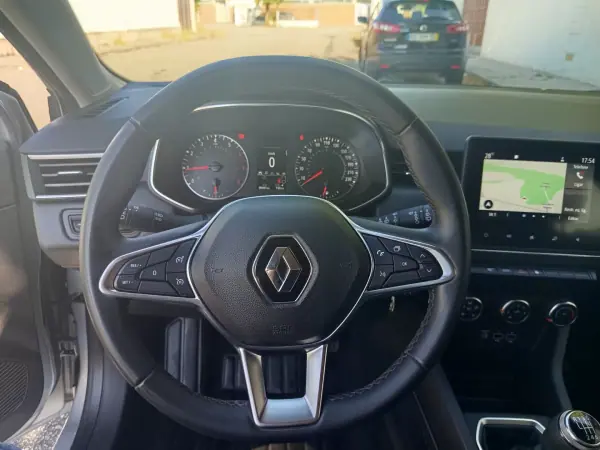Renault Clio 2021 - 12490 EUR, 89100 km - AUTO.MOTO.pt - 89100km - foto 16 de 18