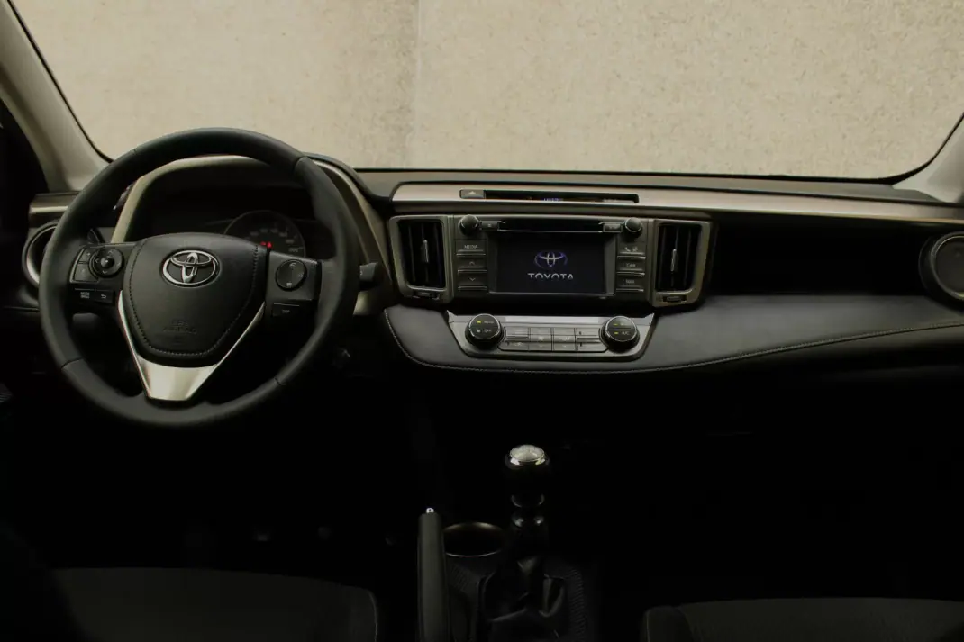 Toyota RAV4 2013 - 16250 EUR, 182522 km - AUTO.MOTO.pt - 182522km - foto 22 de 36
