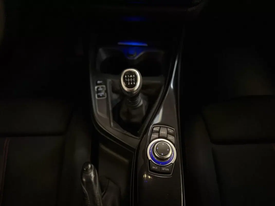 BMW 116 2014 - 10900 EUR, 230000 km - AUTO.MOTO.pt - 230000km - foto 19 de 22