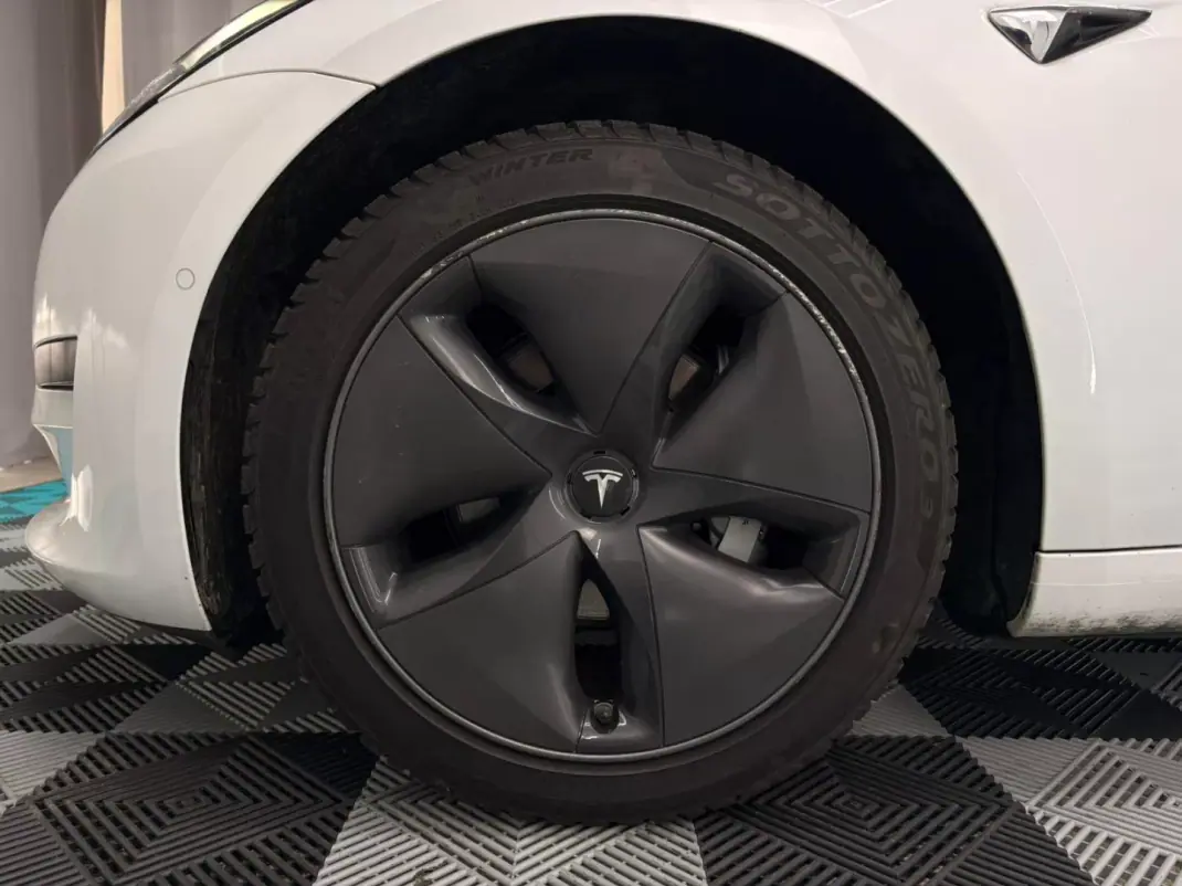 Tesla Model 3 2020 - 19500 EUR, 175000 km - AUTO.MOTO.pt - 175000km - foto 3 de 19