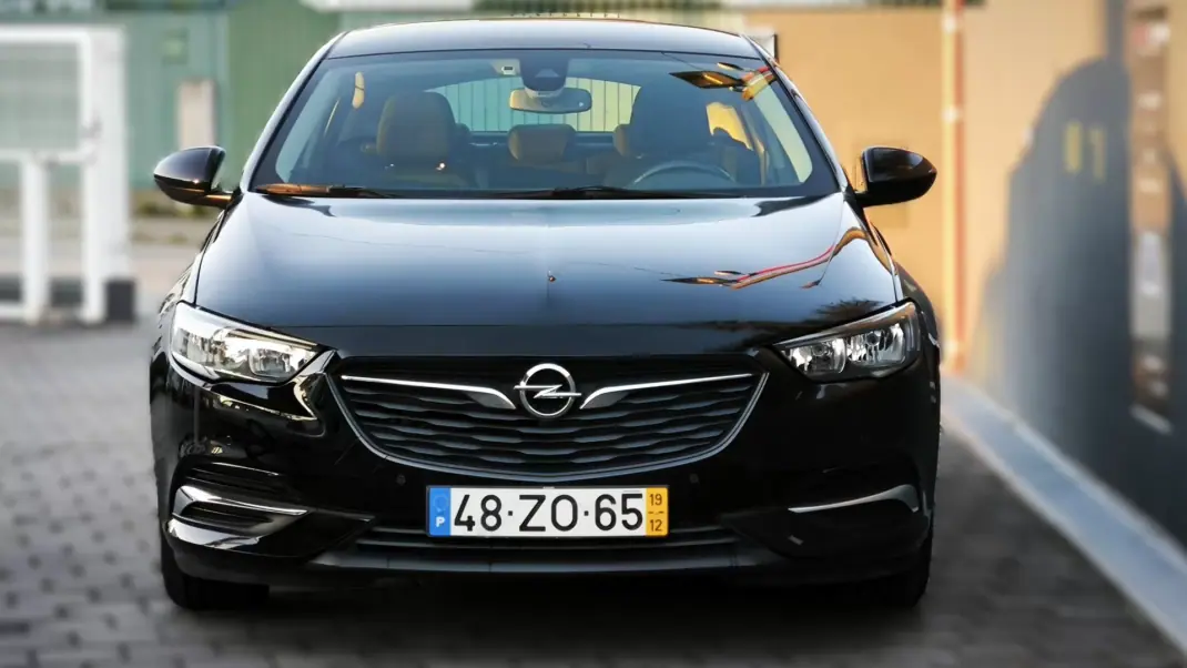 Opel Insignia Grand Sport 2019 - 14950 EUR, 70795 km - AUTO.MOTO.pt - 70795km - foto 18 de 36