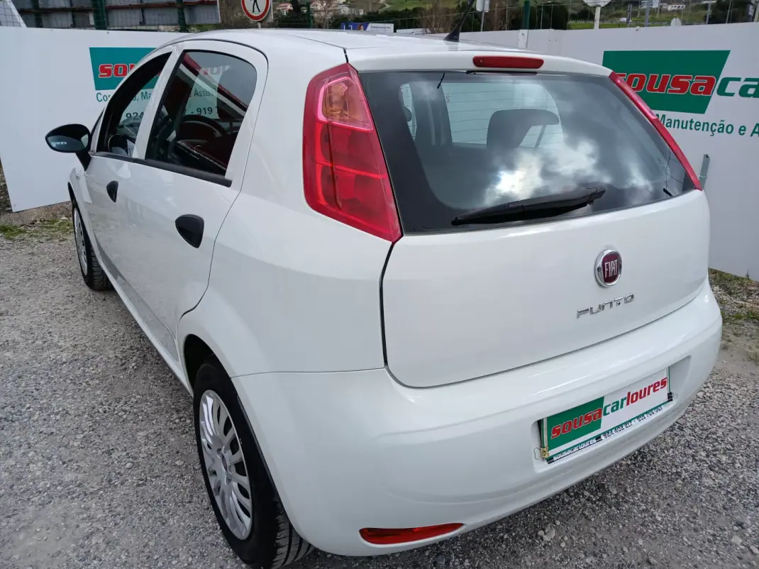 Fiat Punto 2016 - 7150 EUR, 156334 km - AUTO.MOTO.pt - 156334km - foto 11 de 24