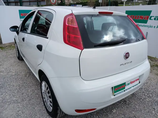 Fiat Punto 2016 - 6850 EUR, 156334 km - AUTO.MOTO.pt - 156334km - foto 11 de 24