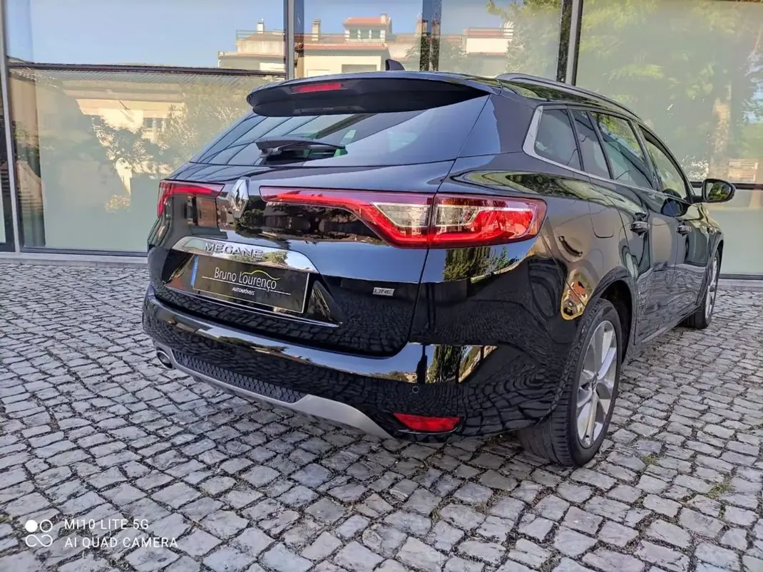 Renault Mégane Sport Tourer 2018 - 14900 EUR, 112000 km - AUTO.MOTO.pt - 112000km - foto 22 de 28
