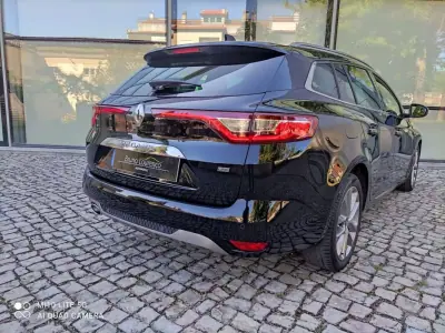 Renault Mégane Sport Tourer 2018 - 14900 EUR, 112000 km - AUTO.MOTO.pt - 112000km - foto 22 de 28