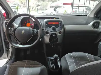 Peugeot 108 2017 - 9990 EUR, 99000 km - AUTO.MOTO.pt - 99000km - foto 9 de 14