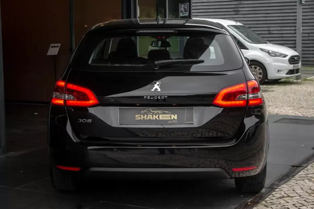 Peugeot 308 SW 2019 - 9800 EUR, 267684 km - AUTO.MOTO.pt - 267684km - foto 10 de 38