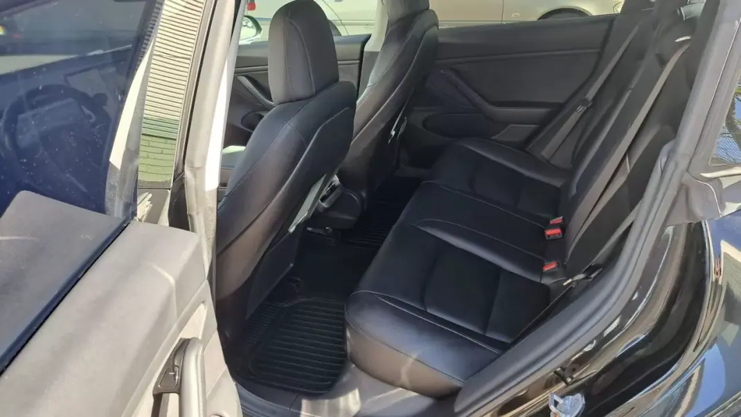 Tesla Model 3 2019 - 22500 EUR, 113000 km - 113000km - foto 34 de 53