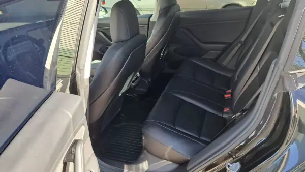 Tesla Model 3 2019 - 22500 EUR, 113000 km - AUTO.MOTO.pt - 113000km - foto 34 de 53