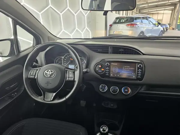 Toyota Yaris 2019 - 13650 EUR, 135421 km - AUTO.MOTO.pt - 135421km - foto 33 de 37