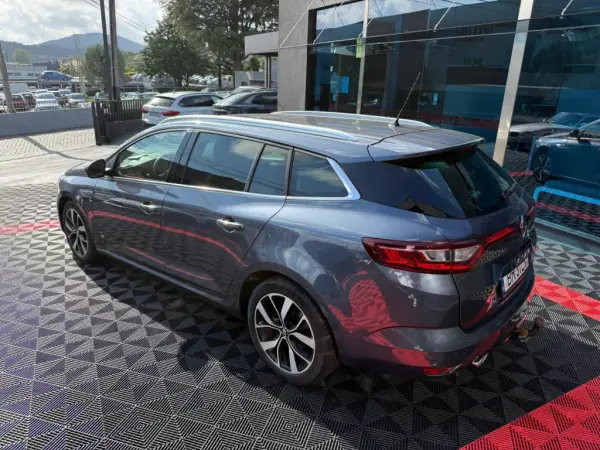 Renault Mégane Sport Tourer 2019 - 15500 EUR, 156000 km - AUTO.MOTO.pt - 156000km - foto 4 de 14