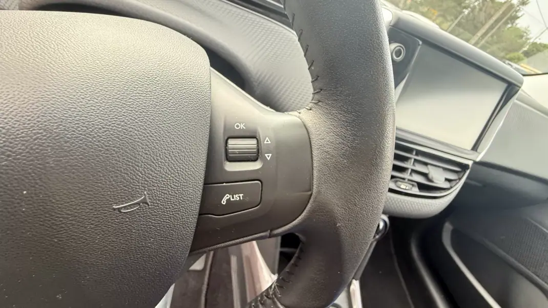 Peugeot 2008 2016 - 10590 EUR, 55500 km - AUTO.MOTO.pt - 55500km - foto 19 de 36