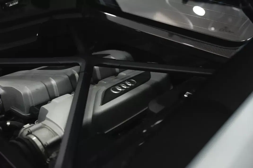 Audi R8 Coupé 2016 - 129950 EUR, 87000 km - 87000km - foto 15 de 51