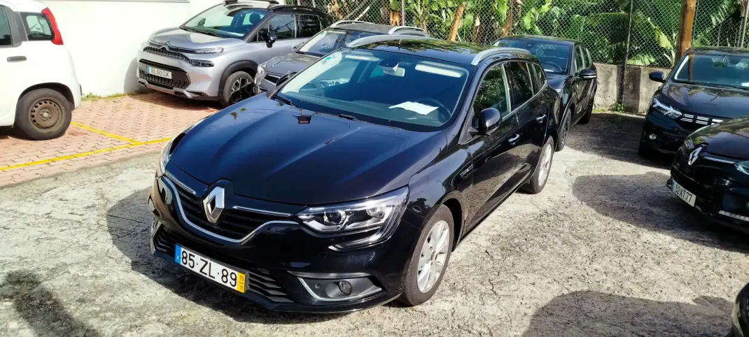 Renault Mégane 2019 - 16950 EUR, 140000 km - AUTO.MOTO.pt - 140000km - foto 1 de 9