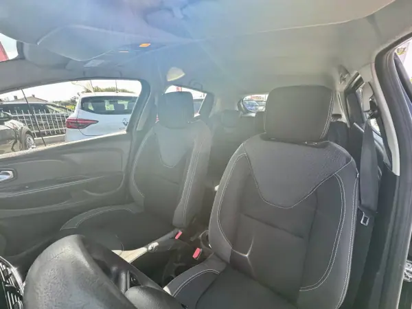 Renault Clio 2019 - 11750 EUR, 89908 km - AUTO.MOTO.pt - 89908km - foto 12 de 24
