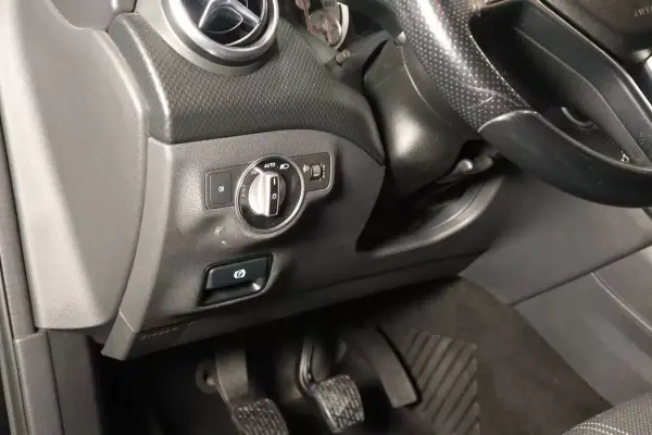 Mercedes-Benz A 180 2014 - 13890 EUR, 163434 km - AUTO.MOTO.pt - 163434km - foto 16 de 21
