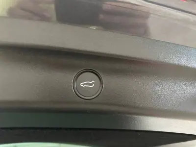 Tesla Model Y 2023 - 32800 EUR, 92000 km - AUTO.MOTO.pt - 92000km - foto 13 de 20