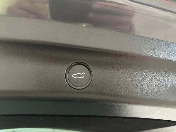 Tesla Model Y 2023 - 32800 EUR, 92000 km - AUTO.MOTO.pt - 92000km - foto 13 de 20