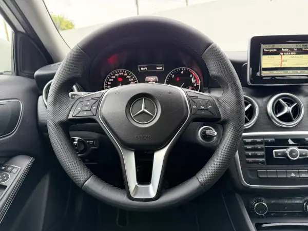 Mercedes-Benz A 180 2014 - 13950 EUR, 192198 km - AUTO.MOTO.pt - 192198km - foto 13 de 15
