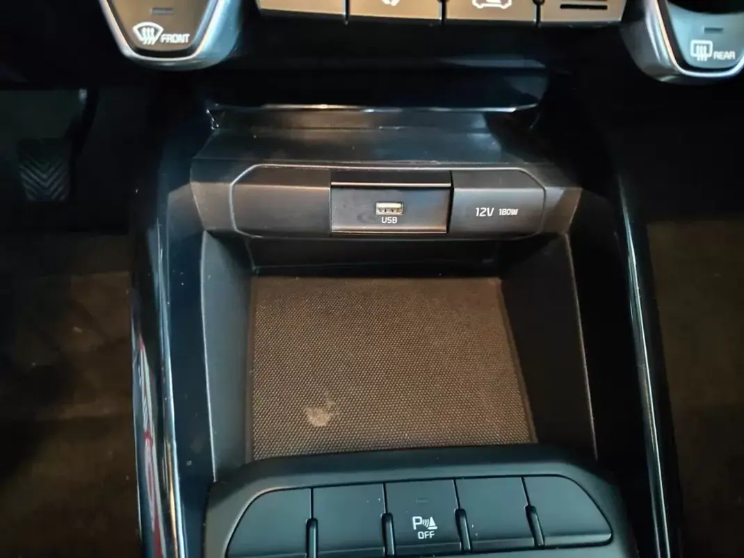 Kia Stonic 2021 - 14950 EUR, 29990 km - AUTO.MOTO.pt - 29990km - foto 29 de 33