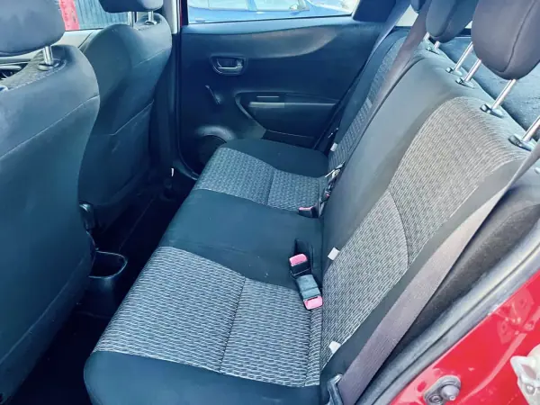 Toyota Yaris 2014 - 9990 EUR, 157000 km - AUTO.MOTO.pt - 157000km - foto 9 de 14