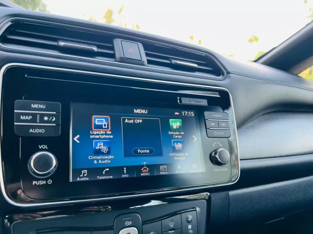 Nissan Leaf 2019 - 14750 EUR, 56425 km - AUTO.MOTO.pt - 56425km - foto 19 de 40