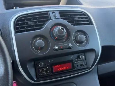 Renault KANGOO 1.5DCI 3L C/IVA 2019 - 9990 EUR, 175000 km - AUTO.MOTO.pt - 175000km - foto 10 de 17