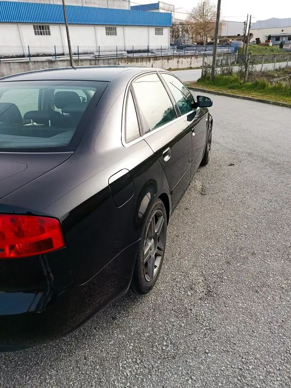 Audi A4 2006 - 4200 EUR, 329000 km - AUTO.MOTO.pt - 329000km - foto 6 de 19