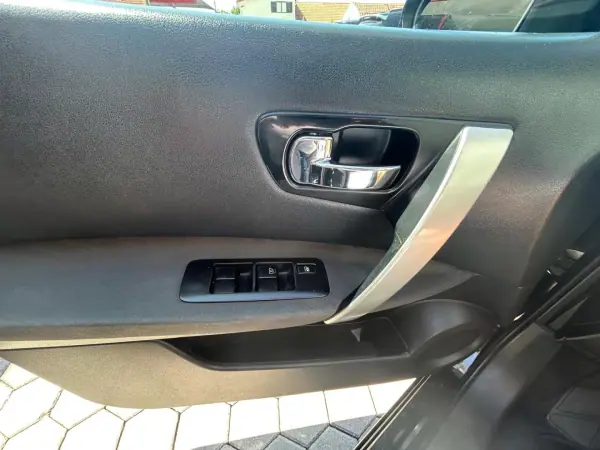 Nissan Qashqai 2011 - 7500 EUR, 218470 km - AUTO.MOTO.pt - 218470km - foto 8 de 20