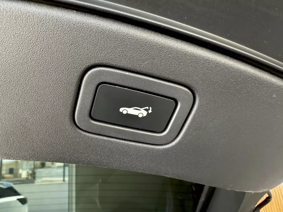 Jaguar F-Type 2018 - 46000 EUR, 64300 km - AUTO.MOTO.pt - 64300km - foto 56 de 135