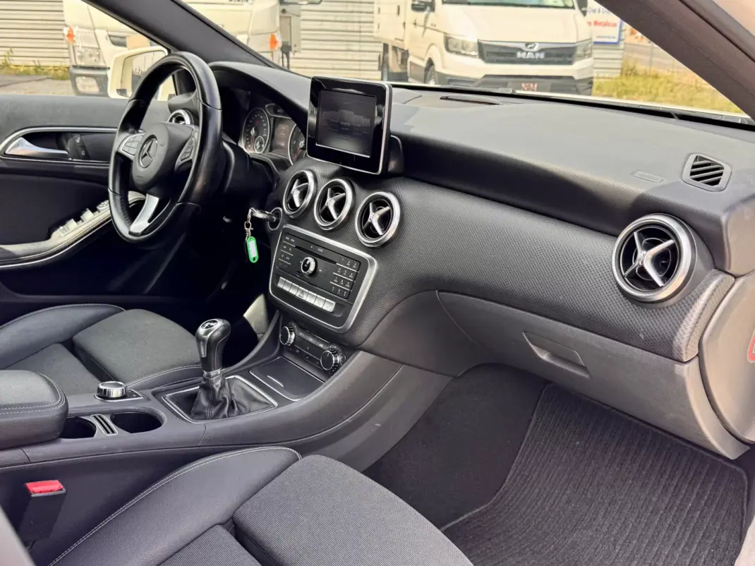 Mercedes-Benz A 200 2016 - 19990 EUR, 110000 km - 110000km - foto 9 de 19