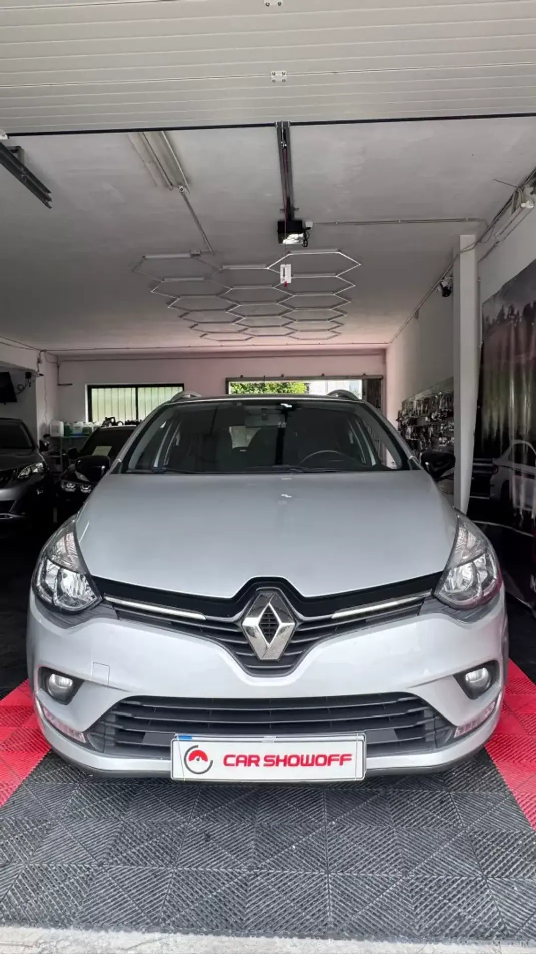 Renault Clio Sport Tourer 2019 - 9900 EUR, 178000 km - AUTO.MOTO.pt - 178000km - foto 2 de 12