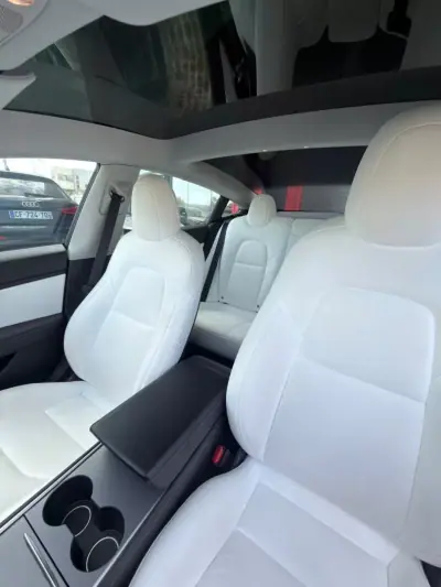 Tesla Model 3 2021 - 27000 EUR, 157593 km - 157593km - foto 13 de 18