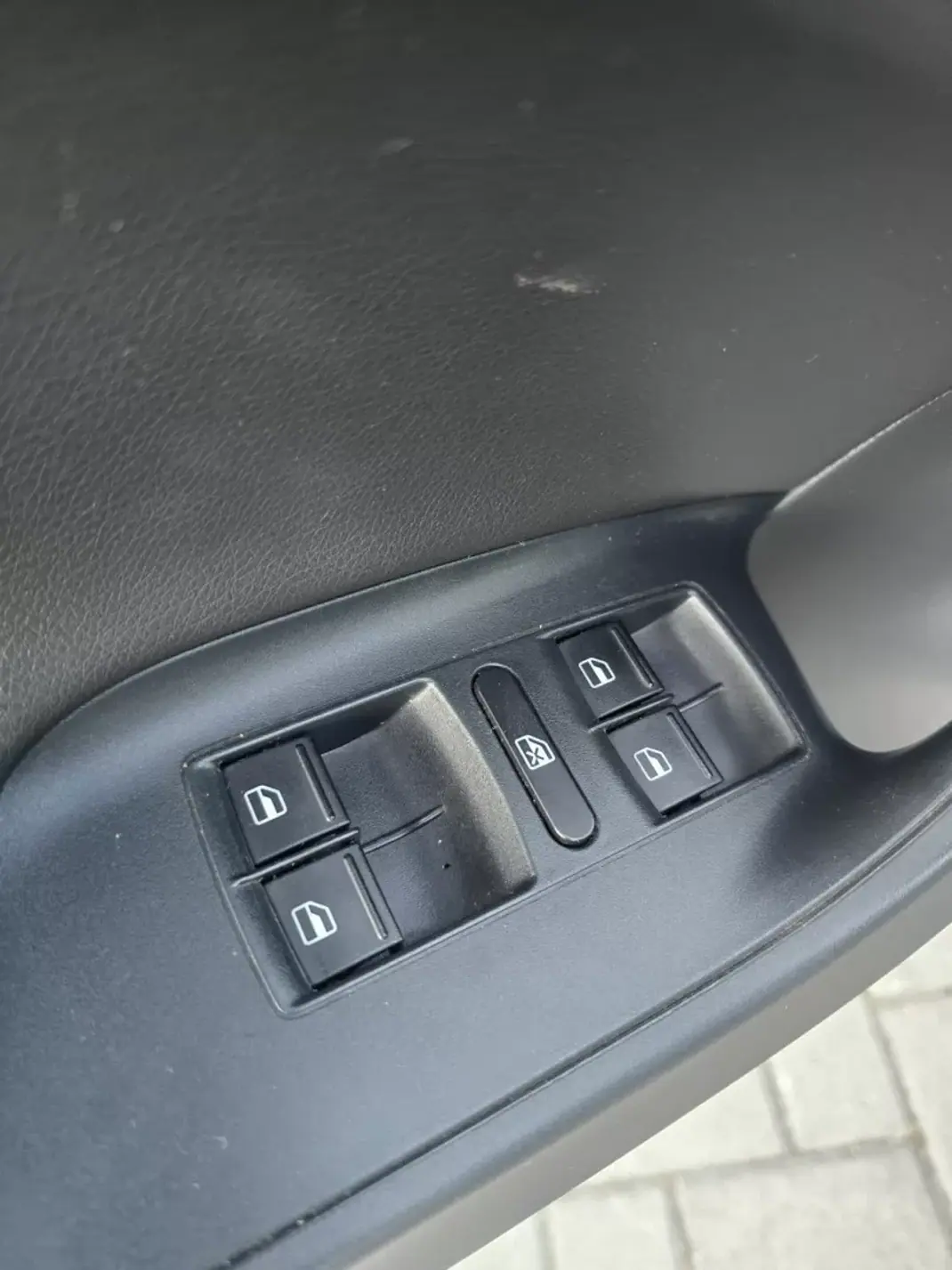 SEAT Ibiza 2015 - 11450 EUR, 119160 km - 119160km - foto 15 de 19