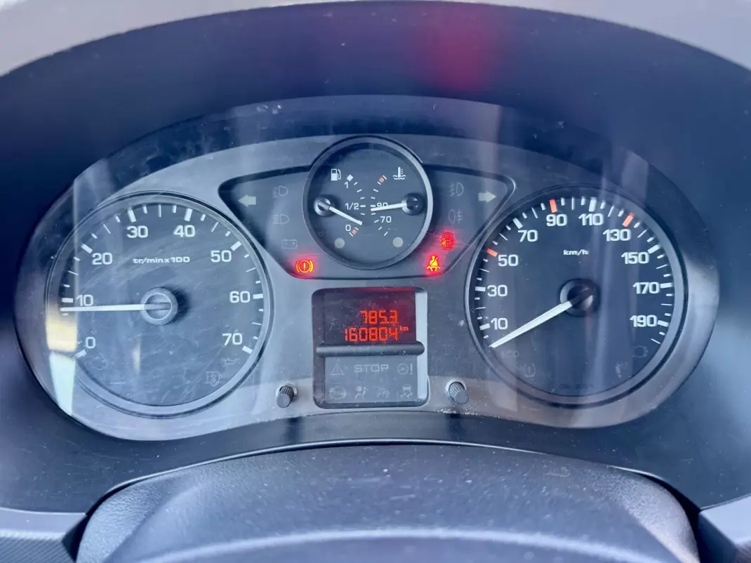 Citroën 2018 - 10500 EUR, 163000 km - AUTO.MOTO.pt - 163000km - foto 12 de 19