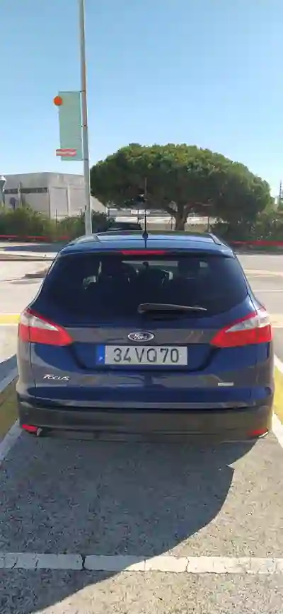 Ford Focus SW 2013 - 5250 EUR, 238000 km - AUTO.MOTO.pt - 238000km - foto 4 de 6