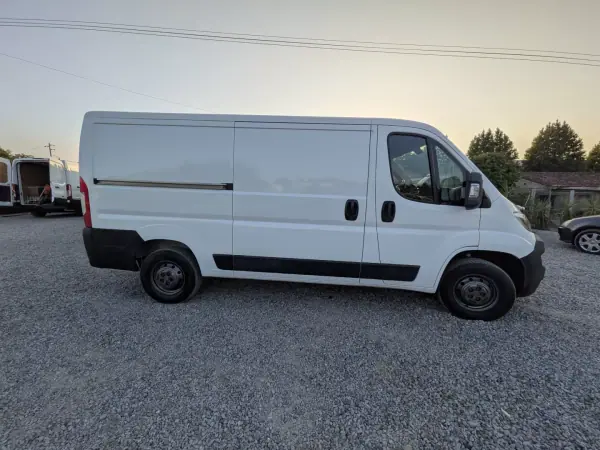 Citroën 2020 - 14990 EUR, 145000 km - AUTO.MOTO.pt - 145000km - foto 2 de 18