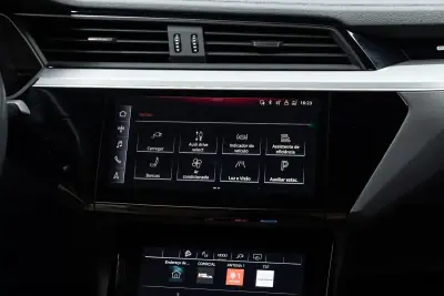 Audi Q8 e-Tron Sportback 2023 - 49950 EUR, 55000 km - AUTO.MOTO.pt - 55000km - foto 35 de 54