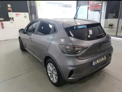 Renault Clio 2024 - 16500 EUR, 129500 km - AUTO.MOTO.pt - 129500km - foto 3 de 13